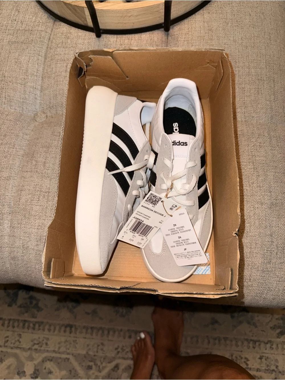 Adidas Barreda Decode J Sneakers White Black Gray Suede Kids Size 4 NWT No Lid